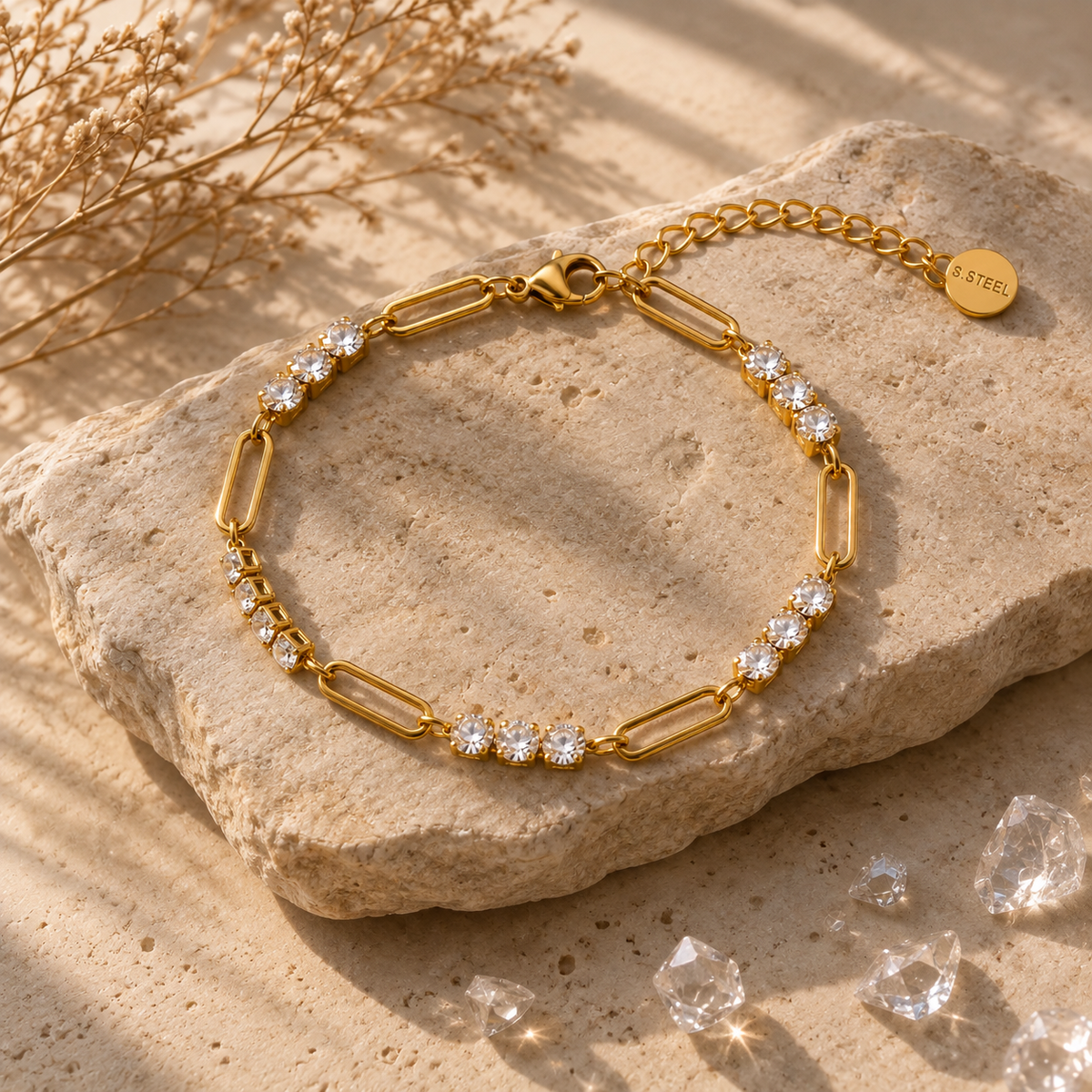 Ciselé Cuff Bracelet – sculptural cuff profile